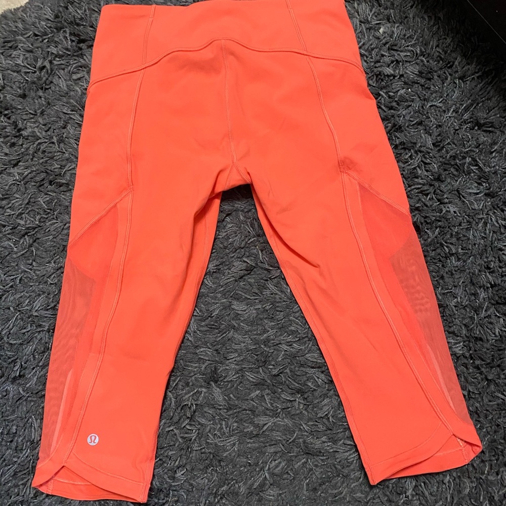 NWOT LULULEMON Capri leggings Size